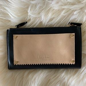 India Hicks wallet